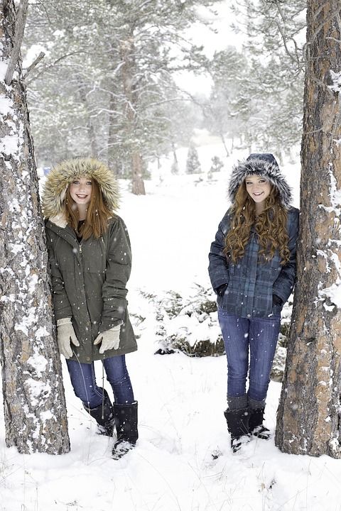 姐妹 红发 冬天 下雪 雪 户外的 家庭 女孩 头发