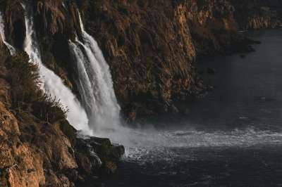 瀑布 级联 悬崖 岩石 河 水 落下 山 泡沫 自然 旅行