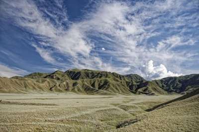 吉尔吉斯斯坦 山 谷 爬坡道 绿色 景观 自然 天堂 云 中亚