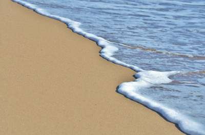 海滩 沙 海 水 假期 旅行 蓝色的 景观 棕色沙滩 棕色的水