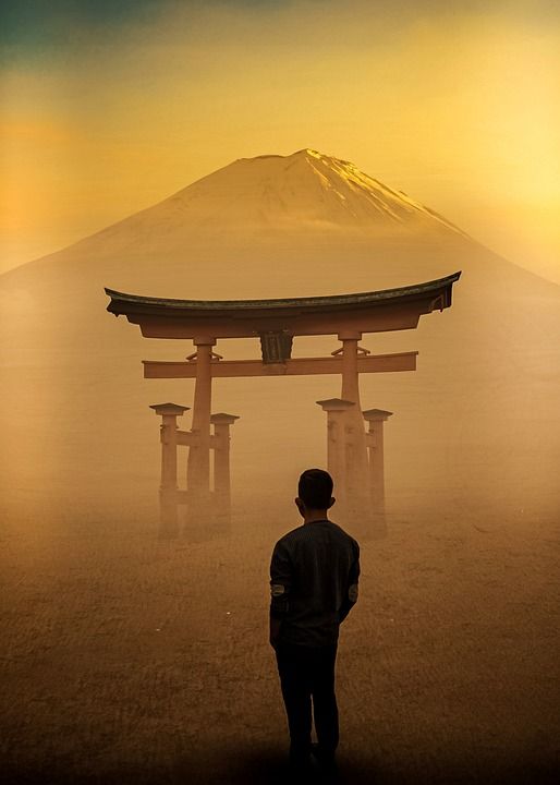 牌坊 神社 男人 亚洲 旅游景点 海滩 佛教 佛教圣地 黄昏