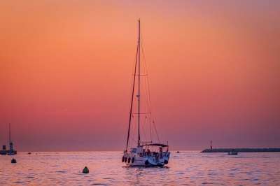 船 游艇 日落 港口 码头 湾 海 夏天 假期 海洋 旅行