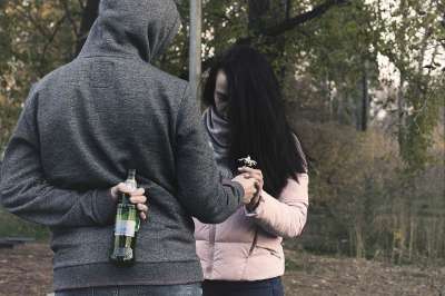 争论 冲突 和解 年轻女子 男子 酗酒者 情怀 男孩 一起 爱