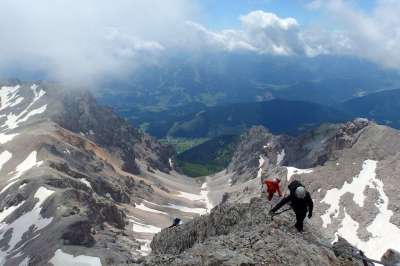 通过铁口 风险 攀爬 山 景观 冒险 登山者 性质 阿尔卑斯山