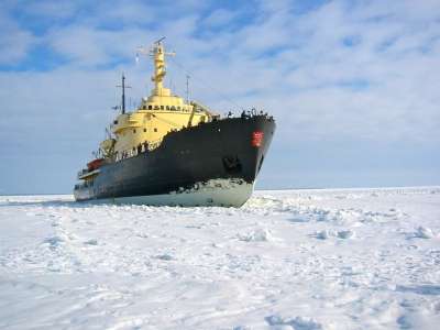 破冰船 海湾波的尼亚 Mer De Glace 雪 冬天 船