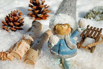 女孩 数字 滚雪球 扔 雪 下雪的 季节 冬天 寒冷的 在免费