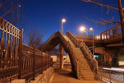 桥 立交桥 结构 夜晚 天空 月亮 建造 路 迹象 蓝色的