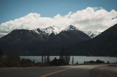 山 路线 高速公路 路 景观 自然 旅游 有天赋的人 雪 天空