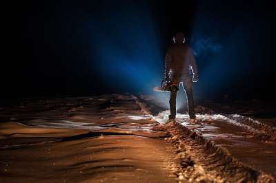 恐惧 方式 夜 死亡 冬季 雪 恶魔 森林 电锯 锯 黑暗