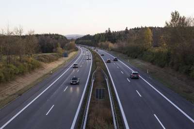 公路 交通 德国 街道 车辆 汽车 巷道 驾驶一辆车 骑 路