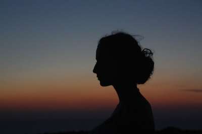 轮廓 背光 女士 日落