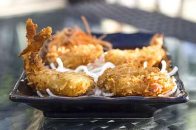 虾 酥脆的 油炸 美食 海鲜 开胃菜 亚洲人 小吃 餐厅 盘子