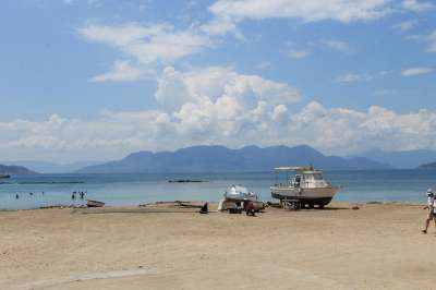希腊 埃伊纳 岛 船 码头 海滩 海 山 自然 港口 海岸