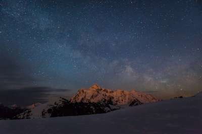 星星 夜晚 山 冬天 雪 寒冷的 黄昏 天空 天文学 自然