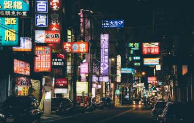 亚洲 唐人街 城市 亚洲人 市中心 中国 夜晚 城市的 街道