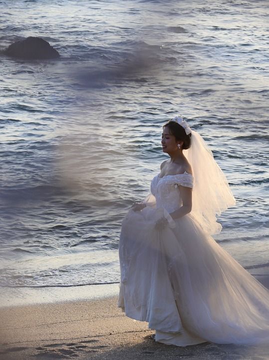 婚纱 新娘 沙滩 大海