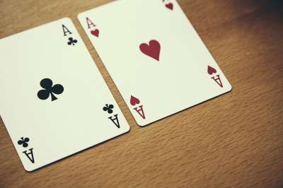 德州扑克 扑克 Ace 纸牌游戏 赌博 赌场 游戏成瘾 利润