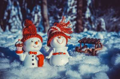 雪人 天使 乐趣 数字 快乐的 帽 雪的脸 冬天 雪 寒冷的