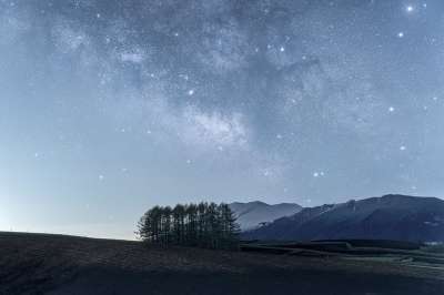 丘陵 夜晚 星空 星星 自然 银河 天文学 景观