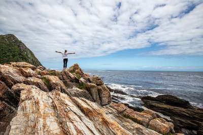 女士 海岸 海 岩石 岩层 岩石海岸 海洋 海景 地平线