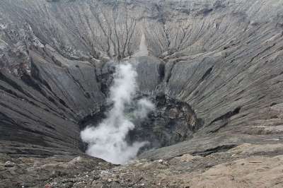 吸烟火山口 火山口 活火山 火山 抽烟 自然 户外 景观 岩石