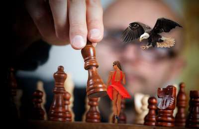 象棋 男人 女士 性感的 裙子 红色的 猛禽 国际象棋游戏 棋盘