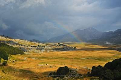 自然 原野 彩虹 意大利 Campo Imperatore 景观