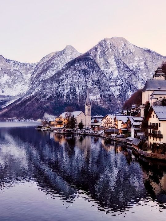 Hallstatt 奥地利 村庄 镇 建筑物 山 水 湖 反思