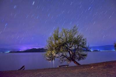 长时间曝光 明星 夜晚 星空 树 湖泊 静谧 静谧 静谧 静谧
