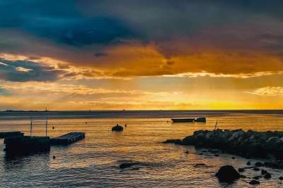 自然 日落 海 船 阳光 天空 水 海岸 假期 平静的