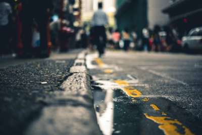 仍然 街道 人行道 排水沟 运河 水 水坑 线 人们 城市
