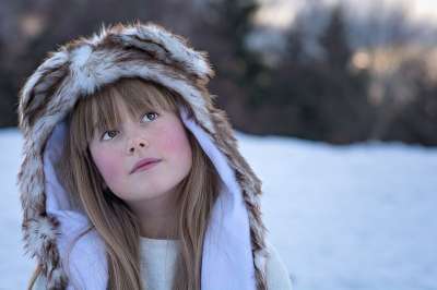 人 人的 女性 女孩 冬天 雪 黄昏 帽子 脸 看法 自然