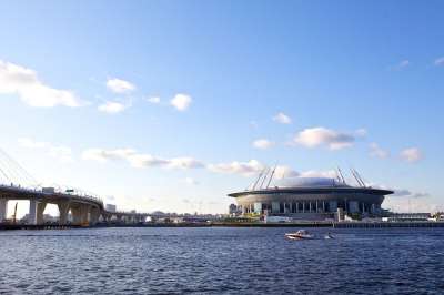 体育场 Zenit竞技场 桥 水 俄罗斯 河 城市 Spb 夏天