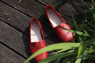 Red Shoes Flat Shoes 红色 单位 鞋 增加 迹象