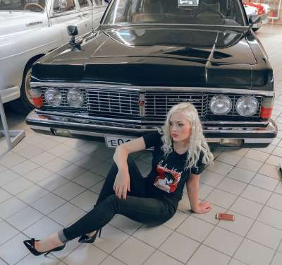 旧车 赛车 复古的车 金发碧眼的车 老的 造成女孩 速度 经典