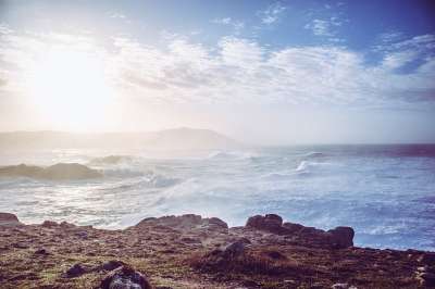 海 海滩 波浪 阳光 地平线 海浪 海景 景观 海洋 石滩
