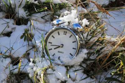 闹钟 更改时间 早春 雪 时间 埋葬 冬天的心情 光 似雪