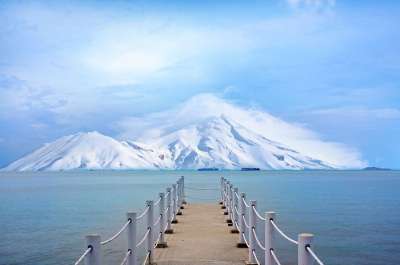码头 海洋 海 湖 水 山 雪 冬天 蓝色的 天空 云