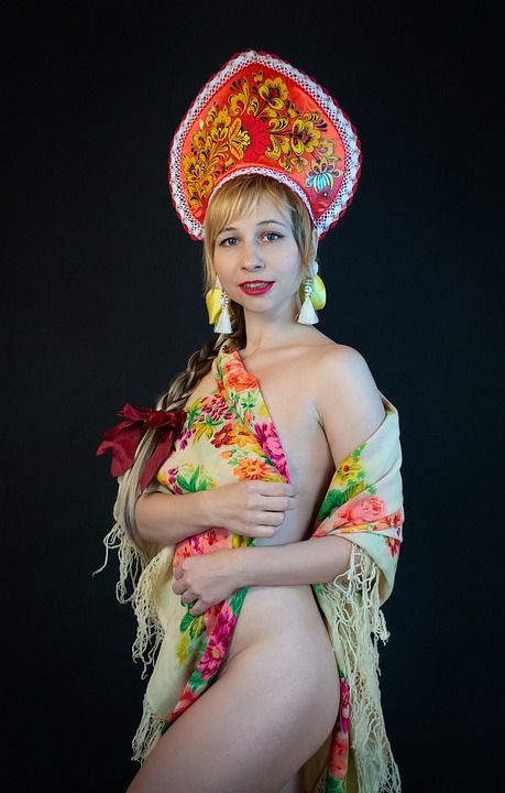 Kokoshnik 女人 俄罗斯的民族风格 头饰 年轻女子 俄语