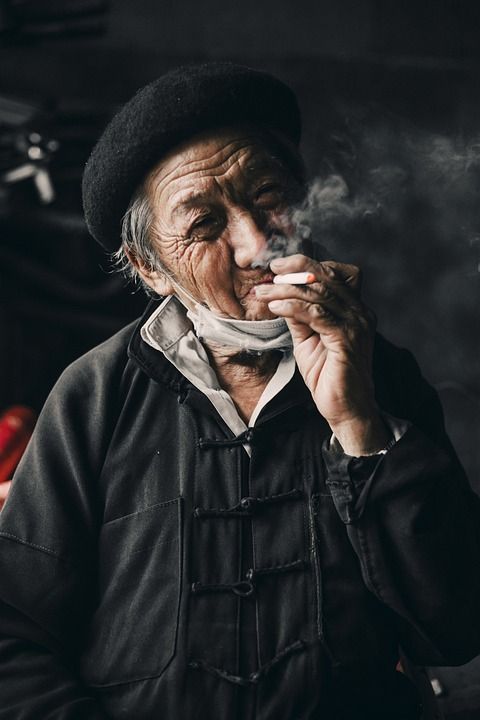 老人 香烟 抽烟 高级的 老年 男人 肖像