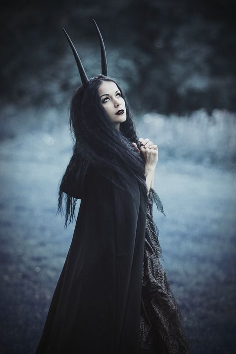 女士 邪恶的 戏服 魔鬼 角 万圣节 时尚 裙子 美丽 美丽的