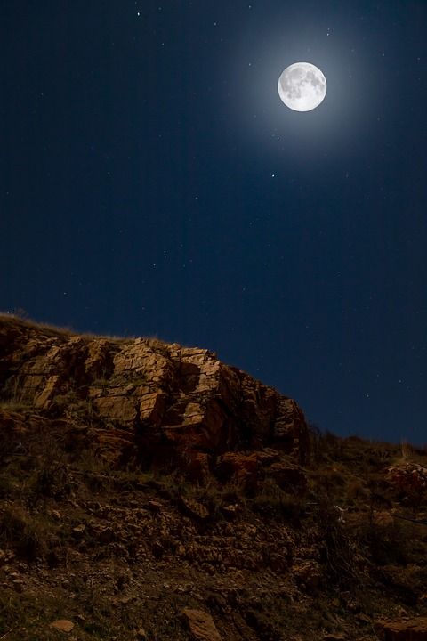 月亮 山 夜晚 夜空 月光 满月 月球 星星 星夜 星空
