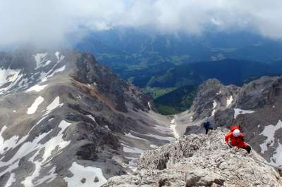 通过铁口 风险 攀爬 山 景观 冒险 登山者 性质 阿尔卑斯山