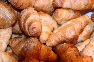 羊角面包 一顿饭 食物 面包制品 烘焙食品 糕点 早餐 享受
