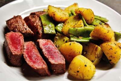 圆角 圆角的牛肉 牛扒 肉 牛肉 炙烤 晚餐 蛋白质 烧烤