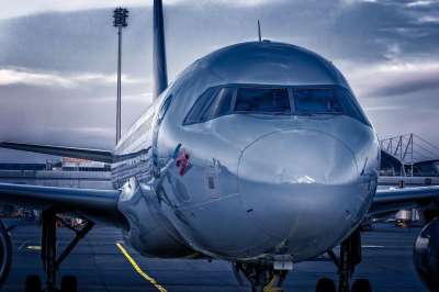 飞机 飞行员 客机 飞行 飞机场 航空 去旅行 假期 旅游
