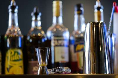 餐厅 美食 酒吧 鸡尾酒 酒精 量杯 筛 摇床