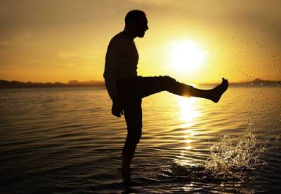 大自然壁纸 自然壁纸 高清壁纸 男人 海 海滩 日落 溅 水