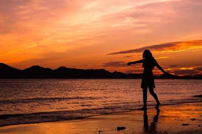 发光 女士 剪影 海洋 夜海 海滩 海 釜山 走 轮廓 日落