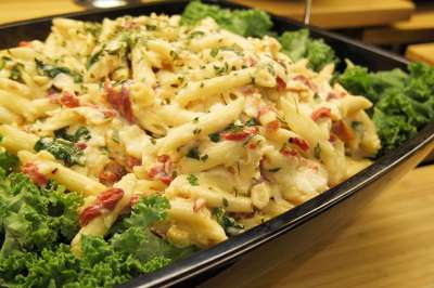 熏制 高达 意大利面 沙拉 食物 小吃 乳制品 产品 白色的